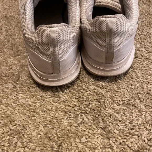 Womens white Nikes - Picture 4 of 4